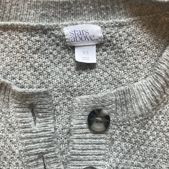 stars above light grey sweater with buttons - Picture 2 of 2